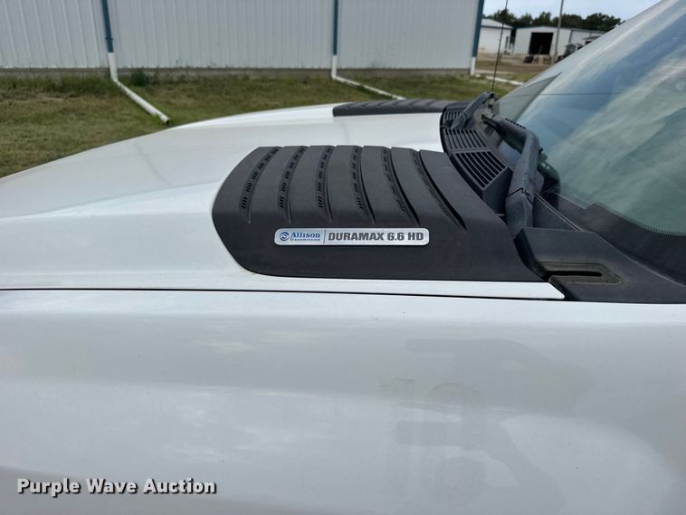image for item DY3164 2012 Chevrolet Silverado 3500HD flatbed pickup truck