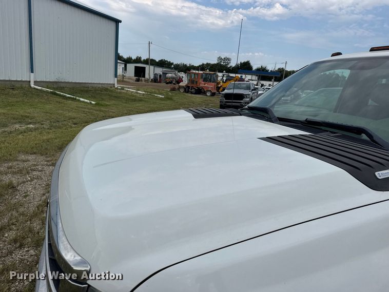 image for item DY3164 2012 Chevrolet Silverado 3500HD flatbed pickup truck