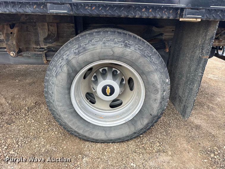 image for item DY3164 2012 Chevrolet Silverado 3500HD flatbed pickup truck