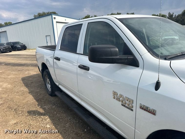 image for item DY3168 2019 RAM 1500 Crew Cab pickup truck
