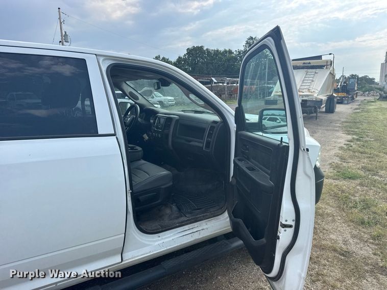 image for item DY3168 2019 RAM 1500 Crew Cab pickup truck