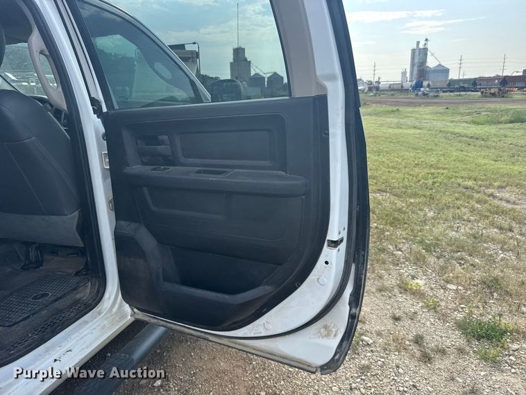 image for item DY3168 2019 RAM 1500 Crew Cab pickup truck