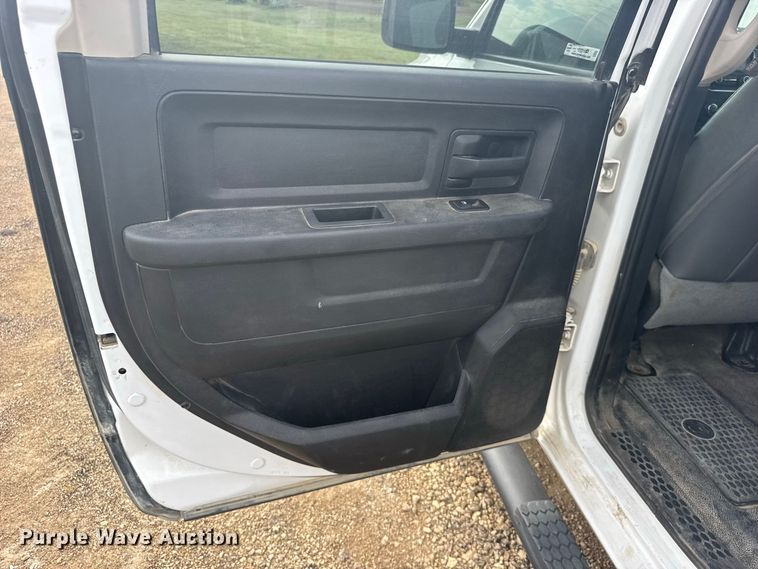 image for item DY3168 2019 RAM 1500 Crew Cab pickup truck