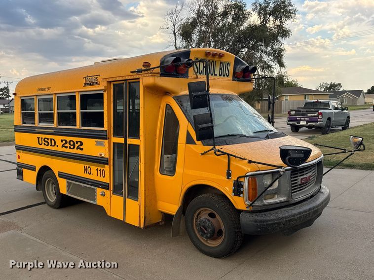 image for item DY3174 2000 Thomas Savana school bus