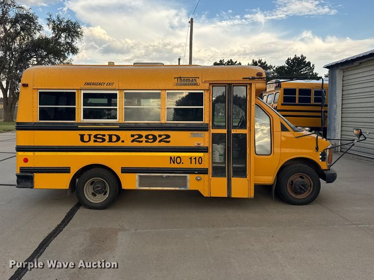 image for item DY3174 2000 Thomas Savana school bus