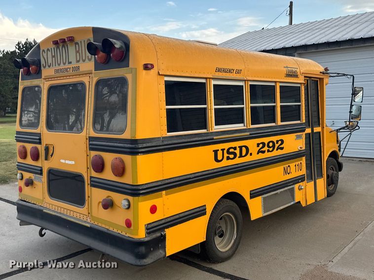image for item DY3174 2000 Thomas Savana school bus