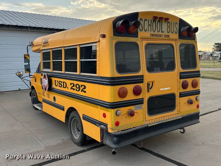 image for item DY3174 2000 Thomas Savana school bus