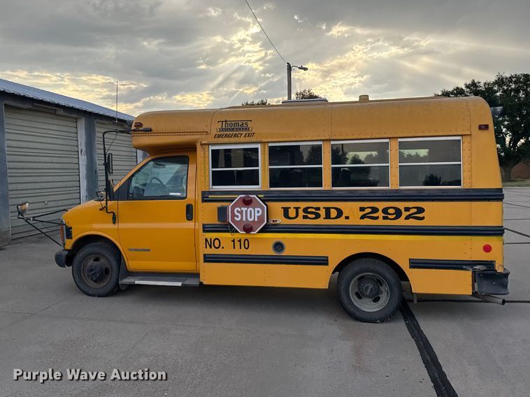 image for item DY3174 2000 Thomas Savana school bus