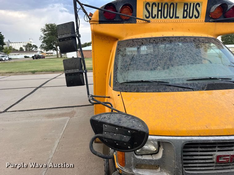 image for item DY3174 2000 Thomas Savana school bus