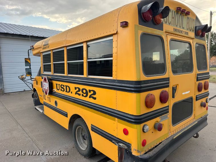 image for item DY3174 2000 Thomas Savana school bus