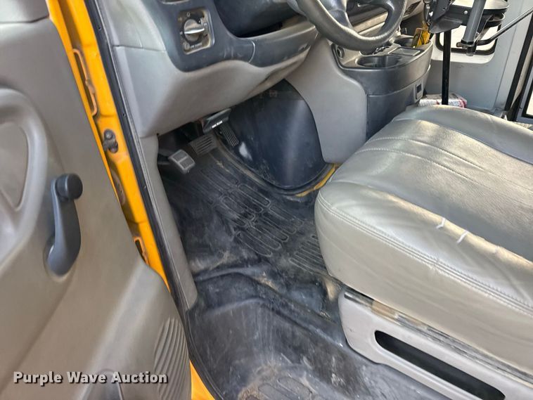 image for item DY3174 2000 Thomas Savana school bus