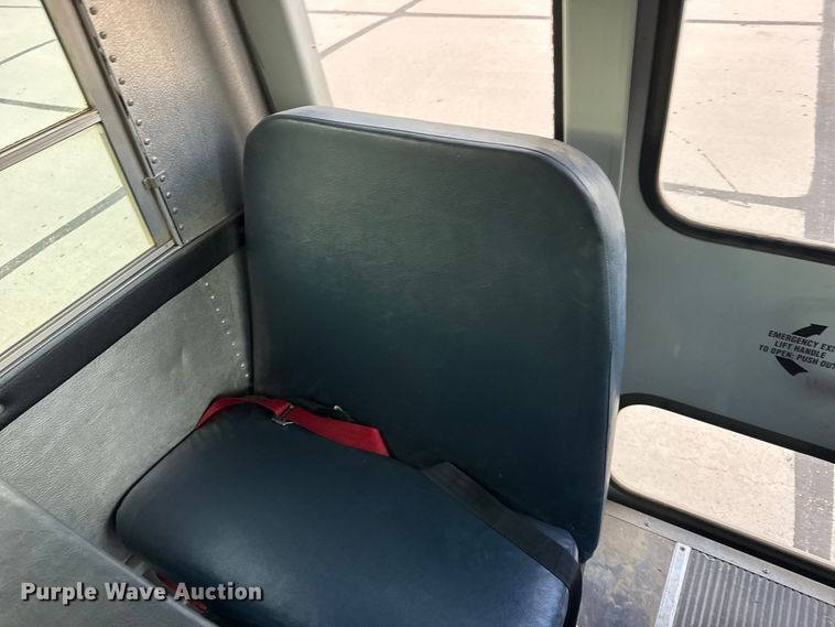 image for item DY3174 2000 Thomas Savana school bus
