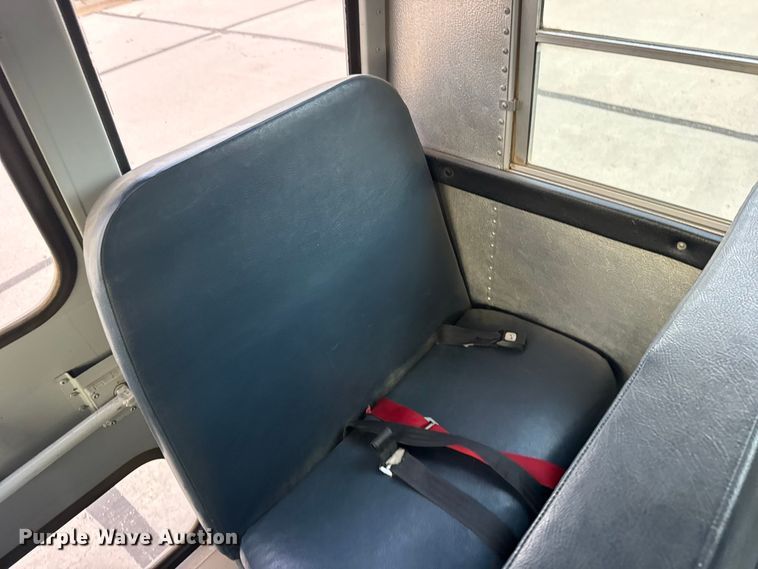 image for item DY3174 2000 Thomas Savana school bus