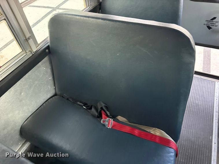 image for item DY3174 2000 Thomas Savana school bus