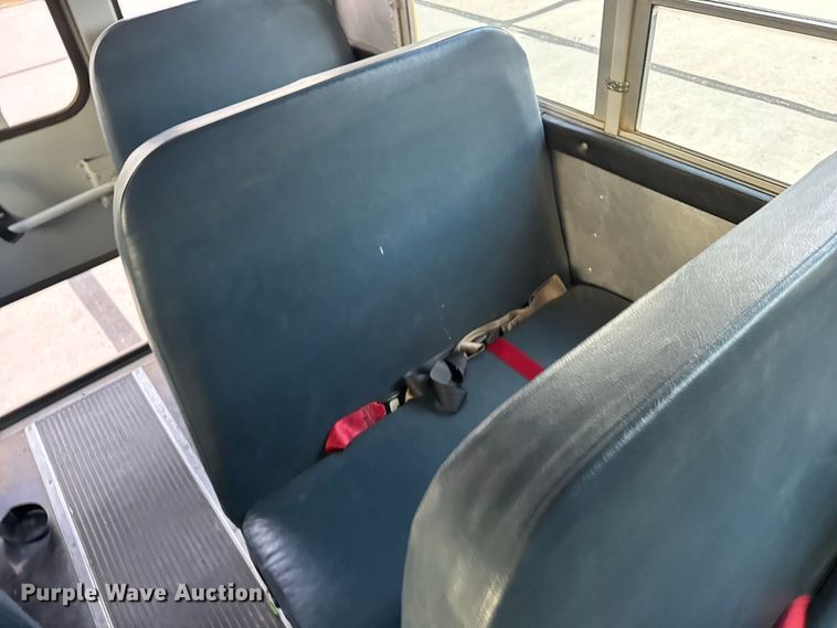 image for item DY3174 2000 Thomas Savana school bus
