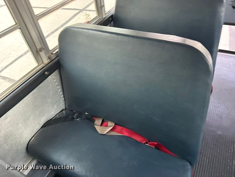 image for item DY3174 2000 Thomas Savana school bus