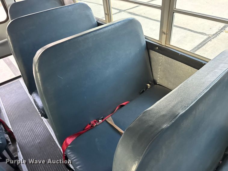 image for item DY3174 2000 Thomas Savana school bus