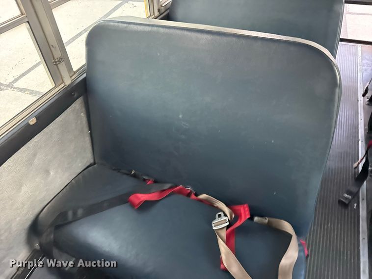 image for item DY3174 2000 Thomas Savana school bus