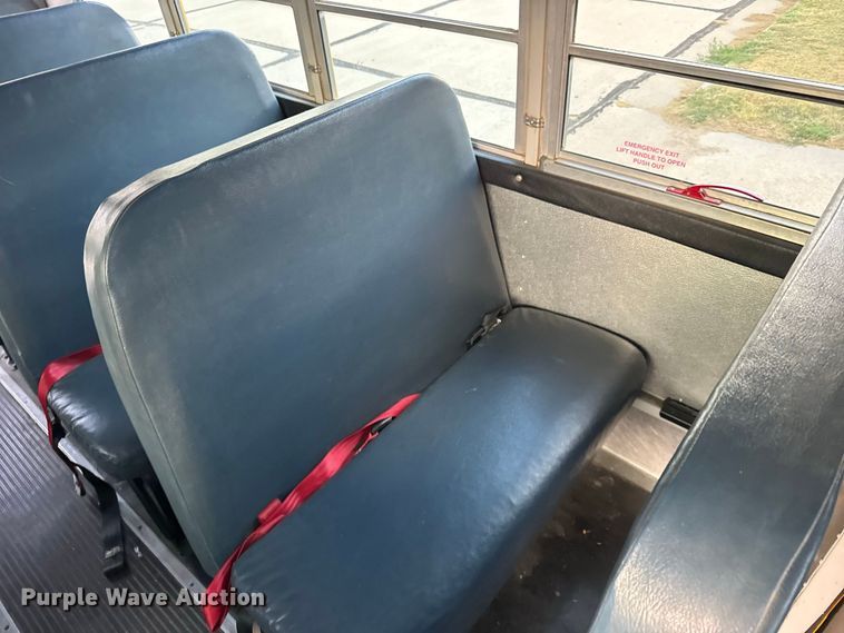 image for item DY3174 2000 Thomas Savana school bus