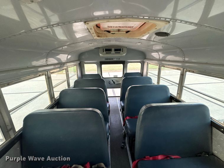 image for item DY3174 2000 Thomas Savana school bus