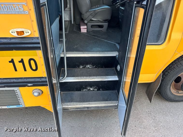 image for item DY3174 2000 Thomas Savana school bus