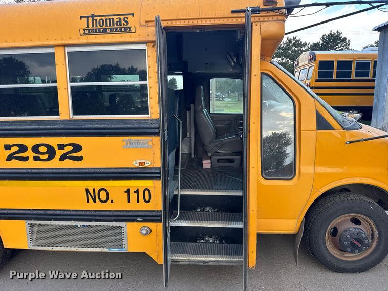 image for item DY3174 2000 Thomas Savana school bus