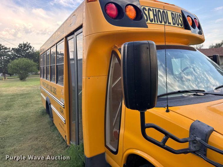 image for item DY3175 2012 Chevrolet Express G4500 school bus