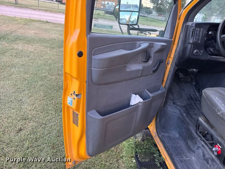 image for item DY3175 2012 Chevrolet Express G4500 school bus