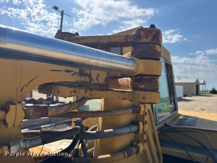 image for item DY3181 1981 Caterpillar 613B elevating scraper