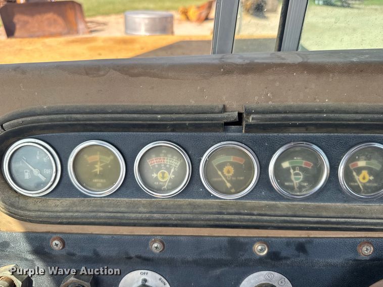 image for item DY3181 1981 Caterpillar 613B elevating scraper