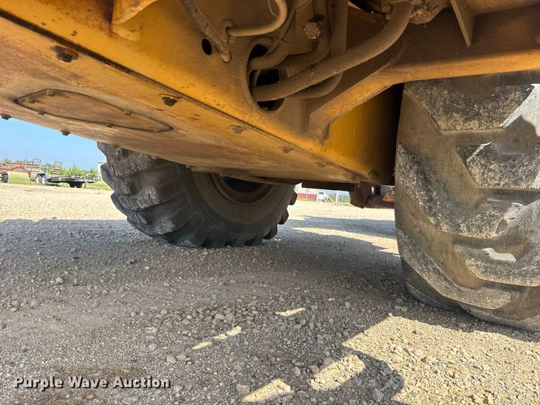 image for item DY3181 1981 Caterpillar 613B elevating scraper