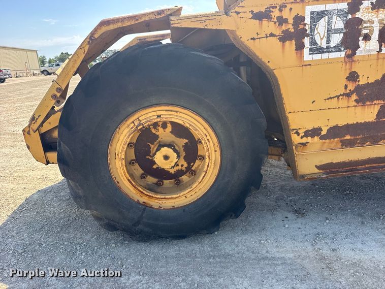 image for item DY3181 1981 Caterpillar 613B elevating scraper