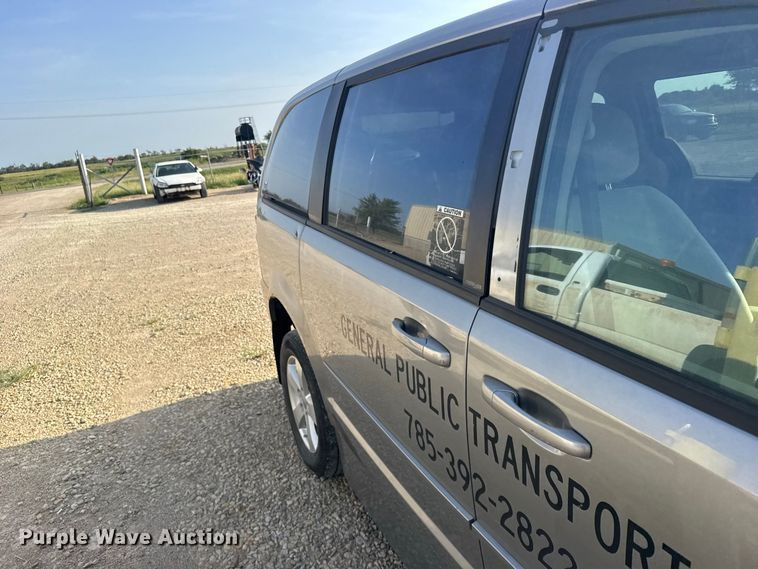 image for item DY3182 2013 Dodge Grand Caravan van