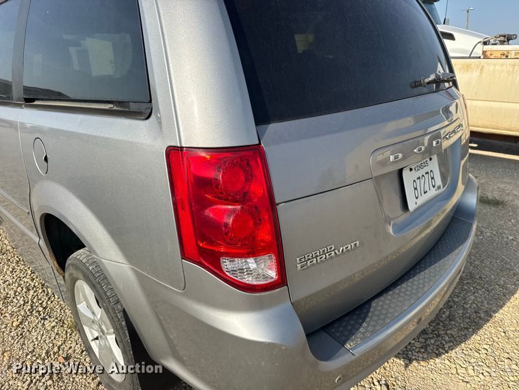 image for item DY3182 2013 Dodge Grand Caravan van