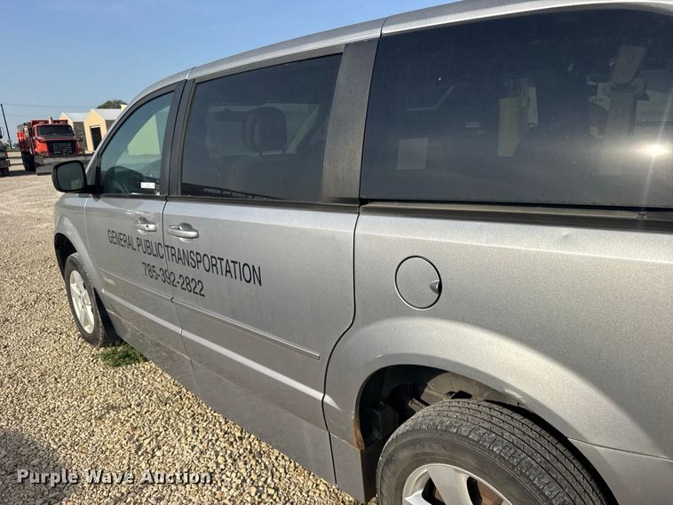 image for item DY3182 2013 Dodge Grand Caravan van
