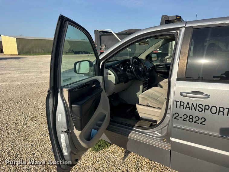image for item DY3182 2013 Dodge Grand Caravan van