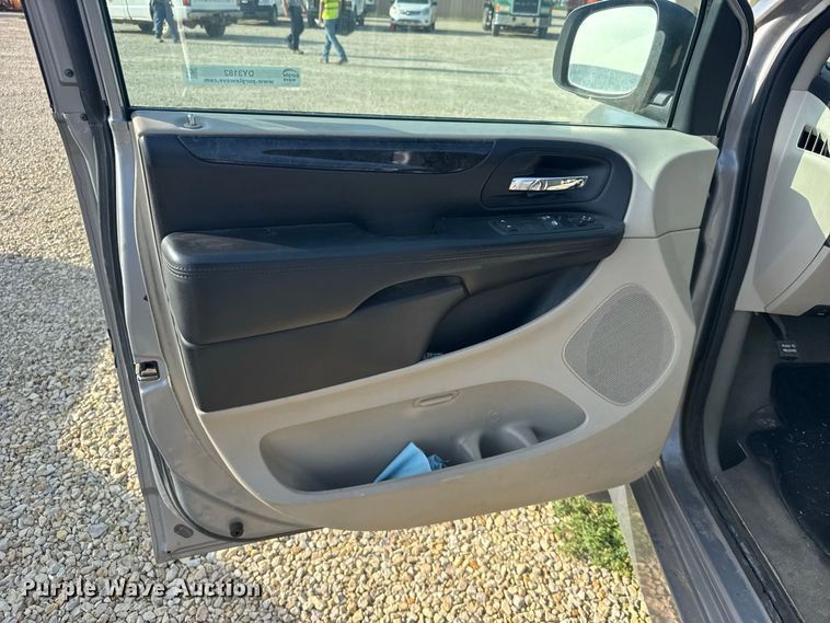 image for item DY3182 2013 Dodge Grand Caravan van