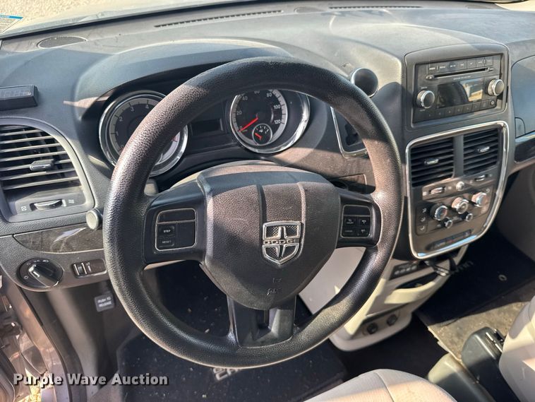 image for item DY3182 2013 Dodge Grand Caravan van