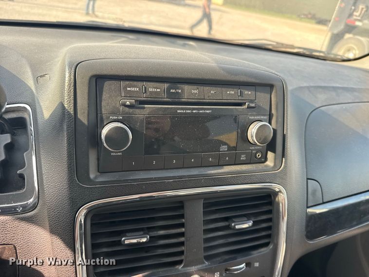 image for item DY3182 2013 Dodge Grand Caravan van