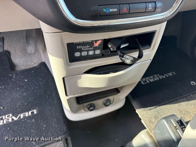 image for item DY3182 2013 Dodge Grand Caravan van