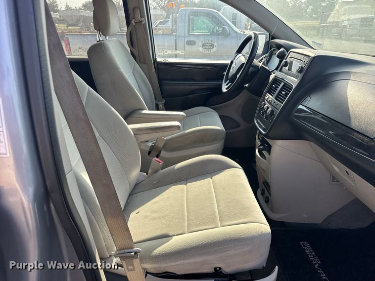 image for item DY3182 2013 Dodge Grand Caravan van