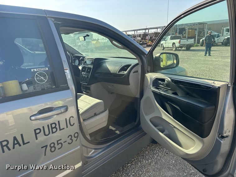 image for item DY3182 2013 Dodge Grand Caravan van