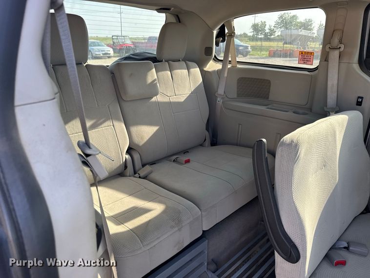 image for item DY3182 2013 Dodge Grand Caravan van
