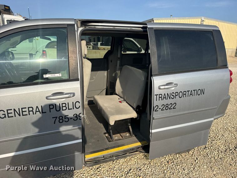 image for item DY3182 2013 Dodge Grand Caravan van