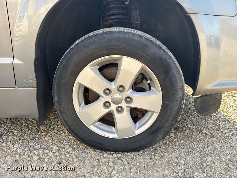 image for item DY3182 2013 Dodge Grand Caravan van