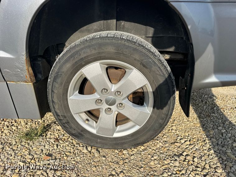 image for item DY3182 2013 Dodge Grand Caravan van