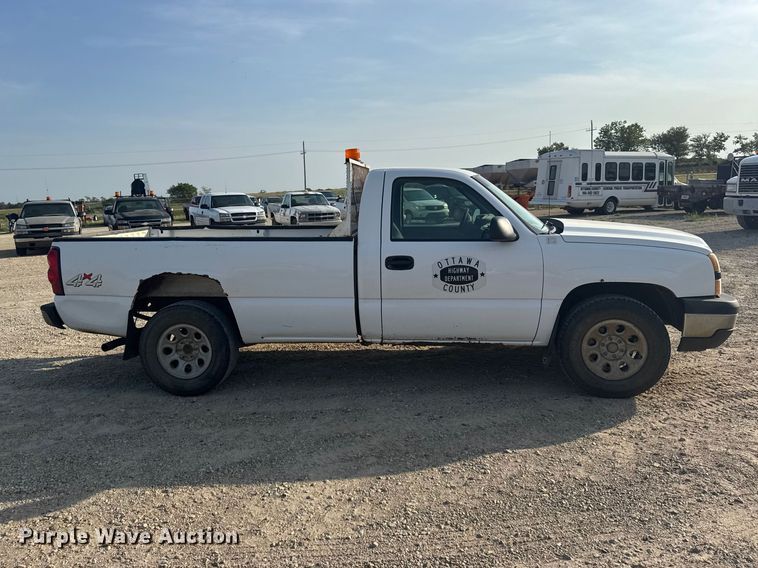 image for item DY3183 2006 Chevrolet Silverado 1500 pickup truck
