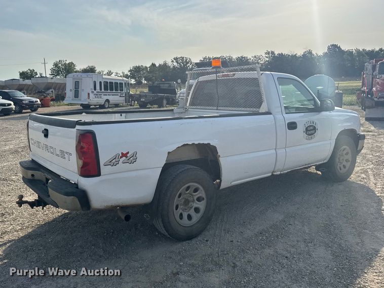 image for item DY3183 2006 Chevrolet Silverado 1500 pickup truck