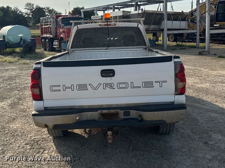 image for item DY3183 2006 Chevrolet Silverado 1500 pickup truck