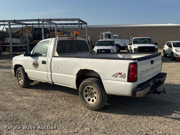 image for item DY3183 2006 Chevrolet Silverado 1500 pickup truck